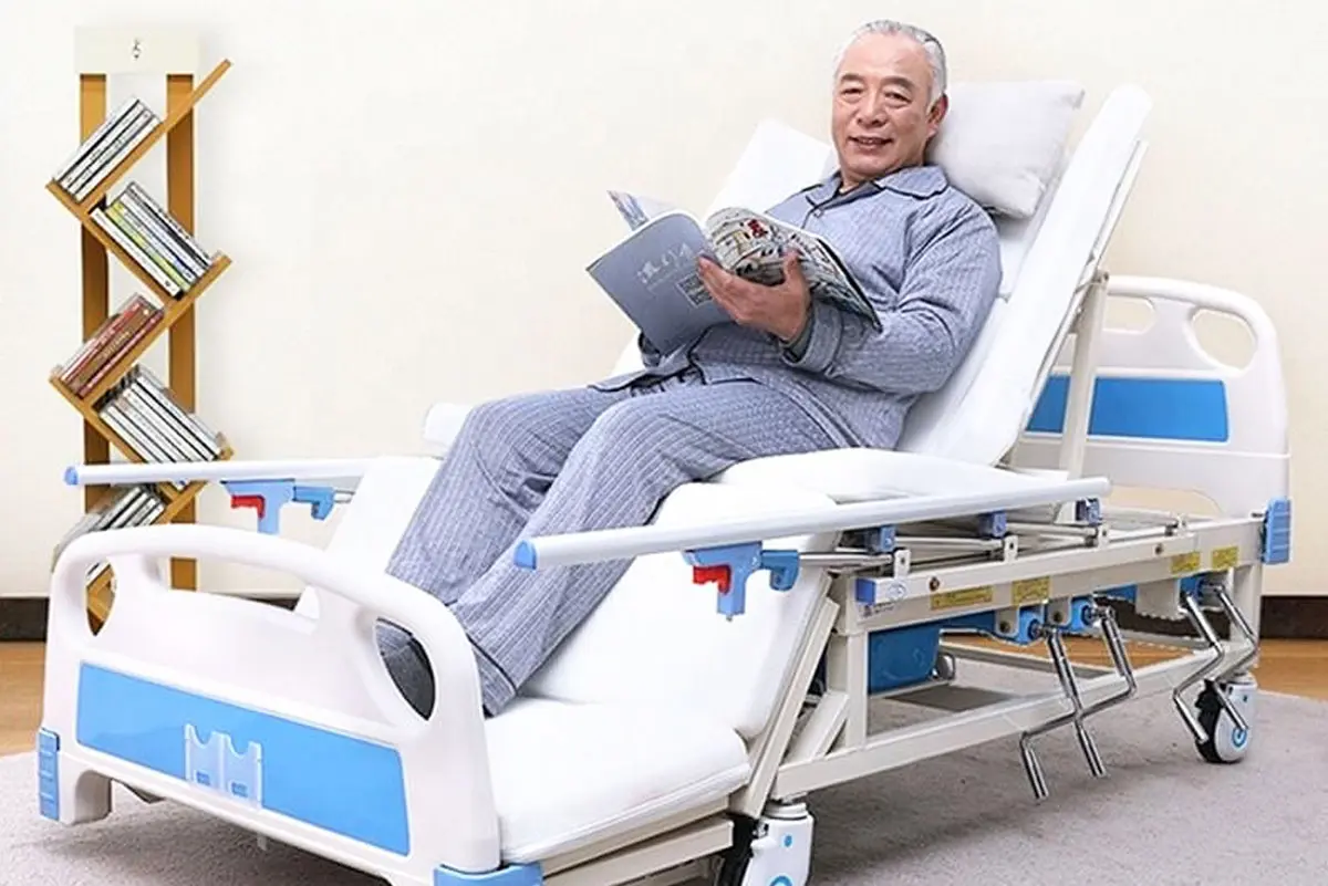 Lý do nên sử dụng giường y tế cho người già