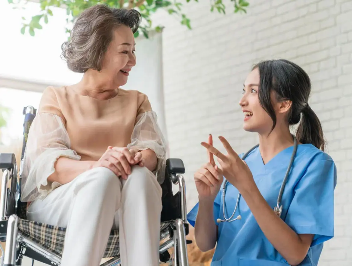 Kỹ năng giao tiếp khi chăm sóc người bệnh của Tecnic Medical